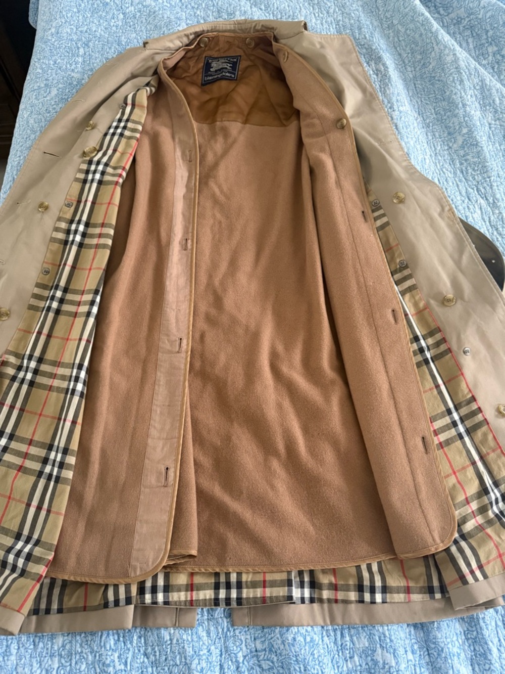 Vintage Burberry Bloomingdale’s Tan Trench Coat - Picture 9 of 16